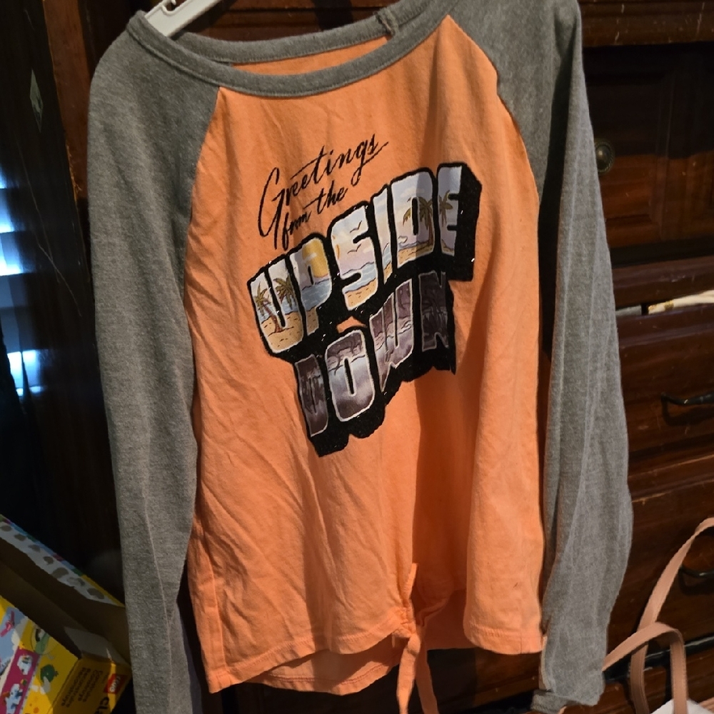 !!.               Girls S(7/8) Orange and Gray Graphic Long Sleeve Tee